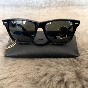NWT Large Ray-Ban Black Wayfarer 54mm